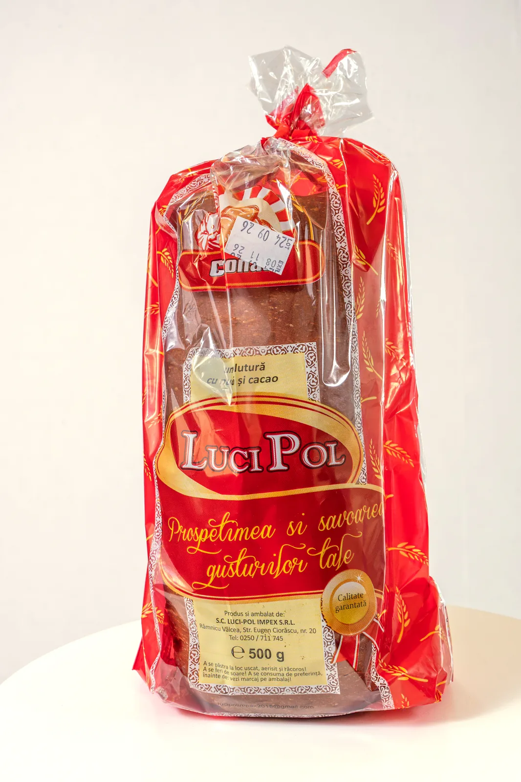 Cozonac cu nucă și cacao Luci Pol, 500 g, în ambalaj roșu